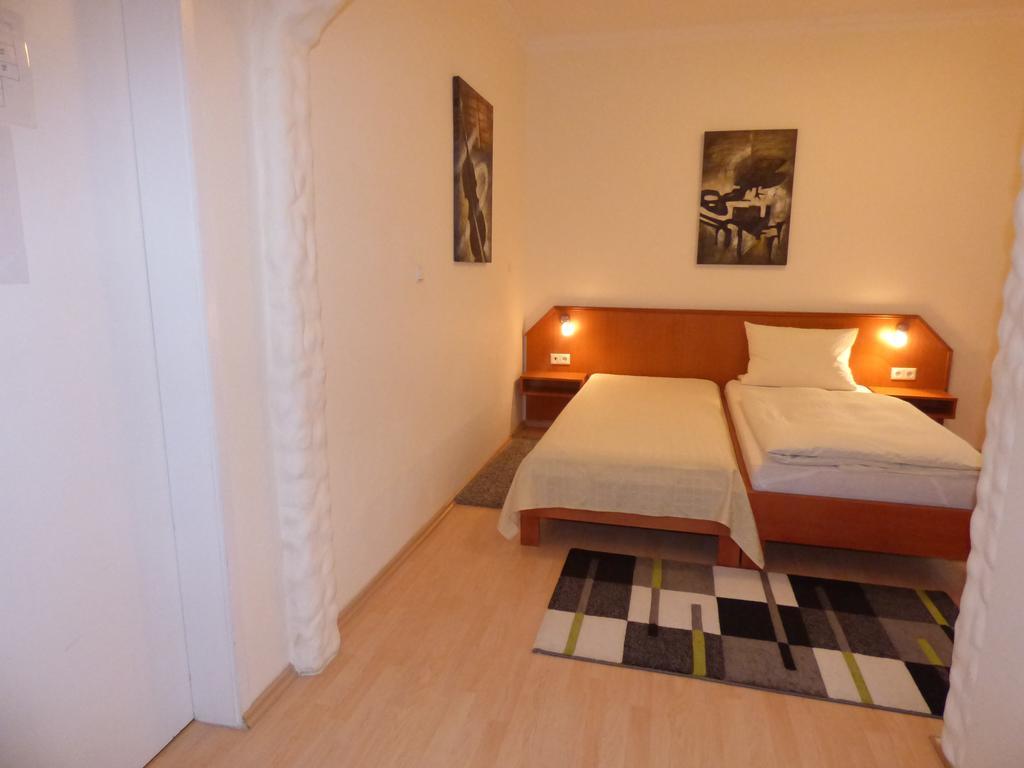 דטמולד Hotel Diele מראה חיצוני תמונה
